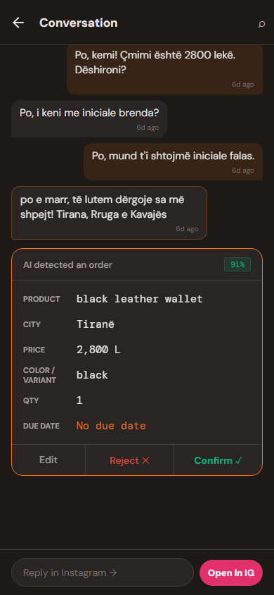 Confirmo DM conversation thread with AI order detection